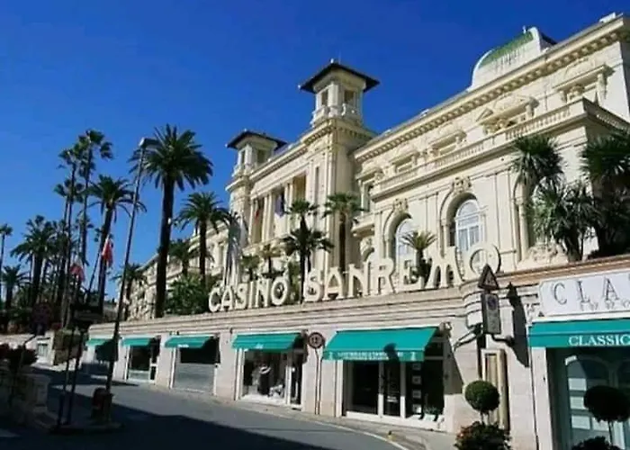 Elegant In The Historic Center Appartamento