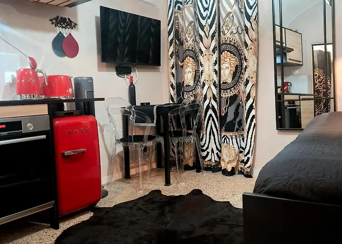 Elegant In The Historic Center * Sanremo